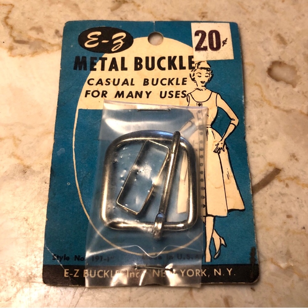 11032 E Z Metal Buckle Casual Silver Buckle New Old Stock in Package VTG (75 yr)